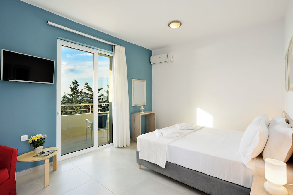 Deluxe Double Room, Sea View photo 3