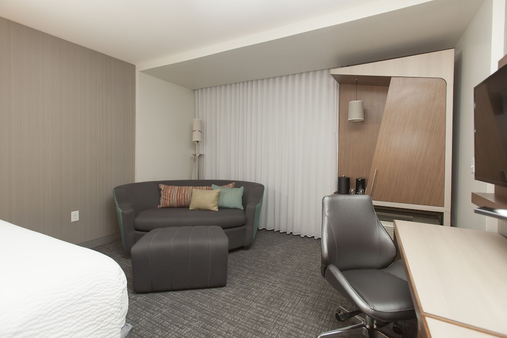 Standard Room, 2 Queen Beds (Mobility Accessible, Tub) photo 3