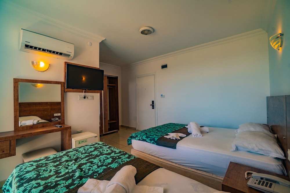 Economy Room thumbnail 5