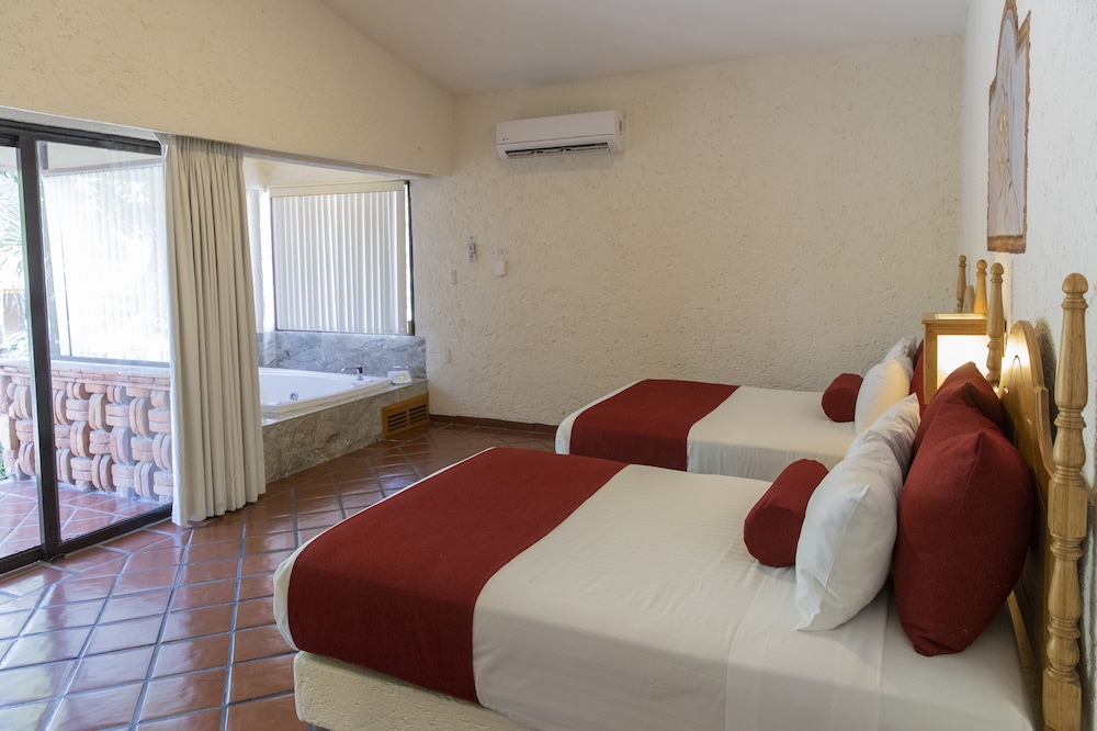 Terrace Suite, King bed and Jacuzzi - Photo 5