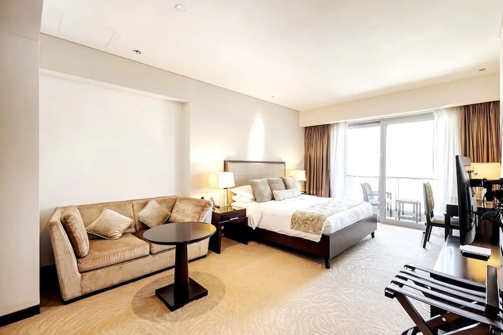 Luxury Studio, 1 King Bed, City View photo 1