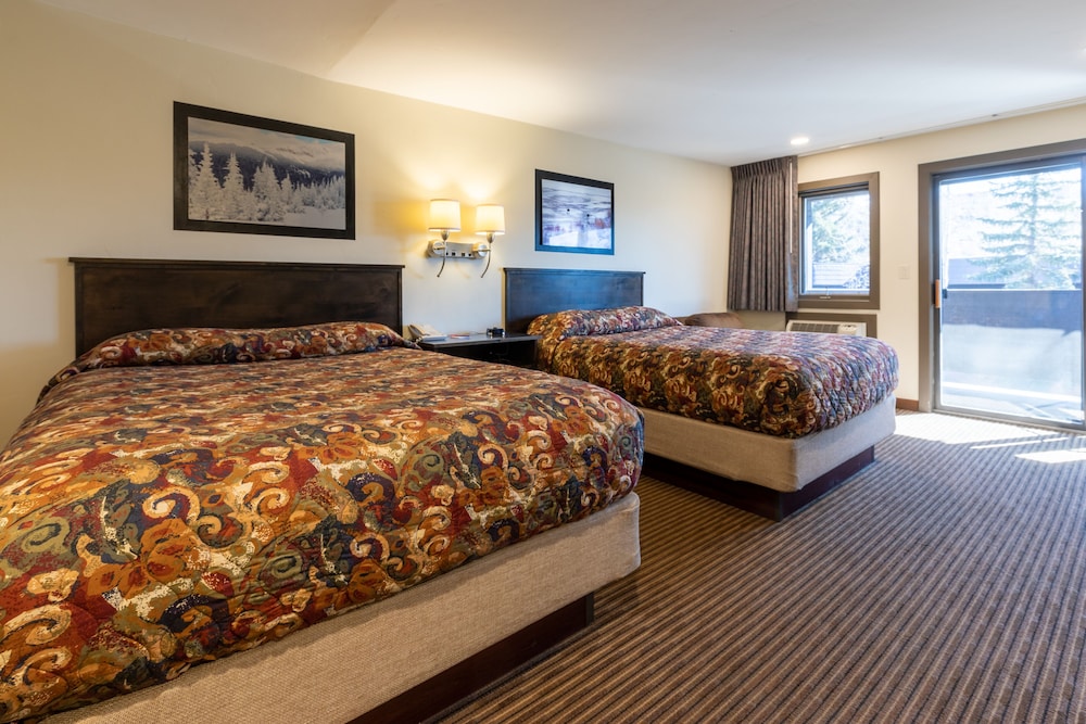 Deluxe Room, 2 Queen Beds - Photo 1
