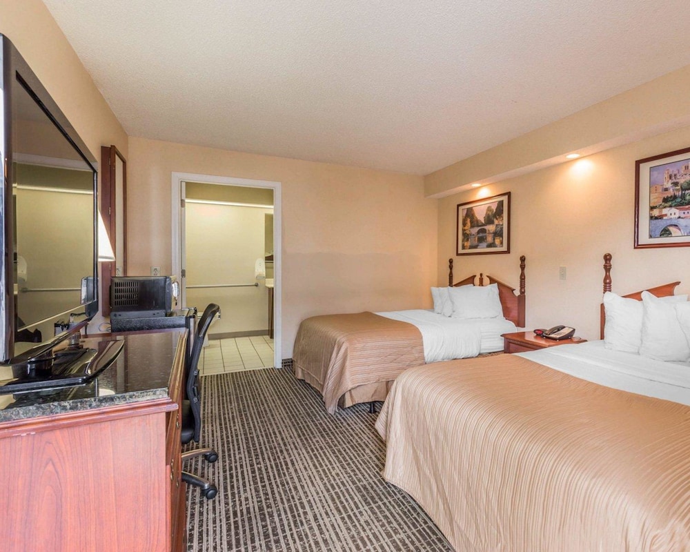 Standard Room, 2 Double Beds, Smoking photo 3