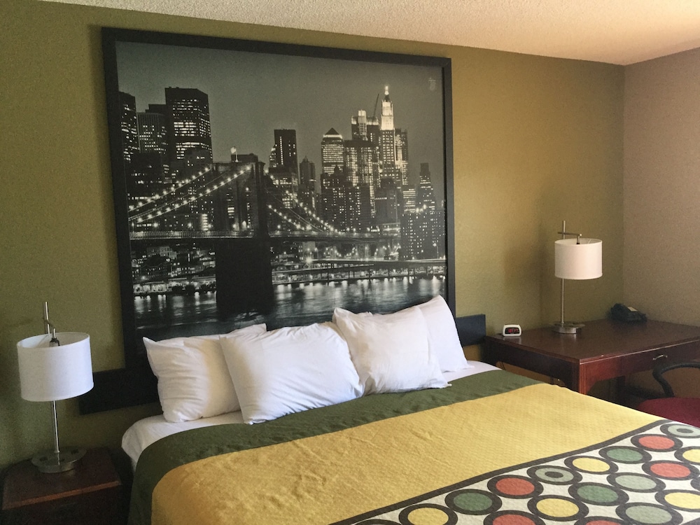 Room, 1 King Bed, Accessible, Bathtub - Photo 3