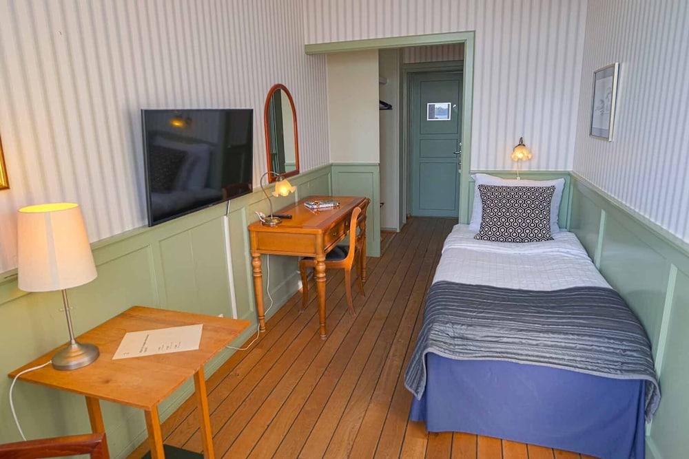 Queen Seaview Balcony Room photo 1