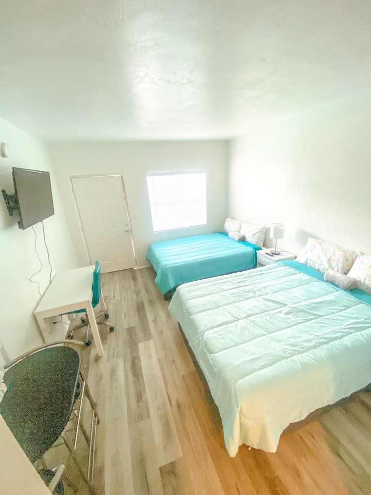 Signature Studio Suite, Multiple Beds, Pool View photo 1