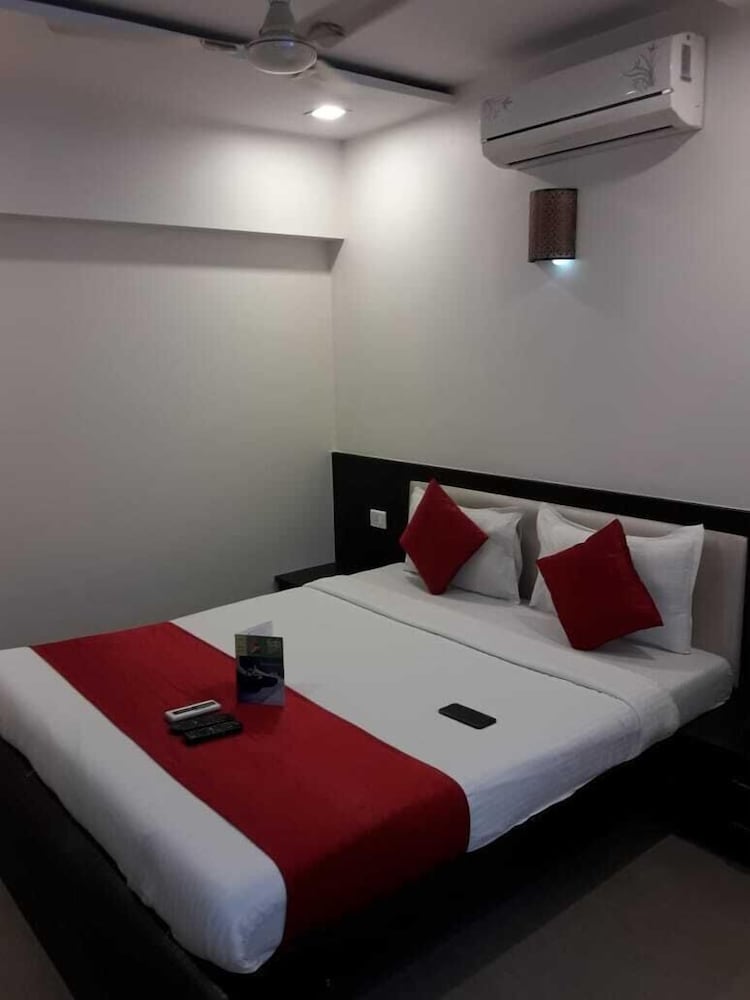 Deluxe Double Or Twin Room, Non Smoking, City View photo 2