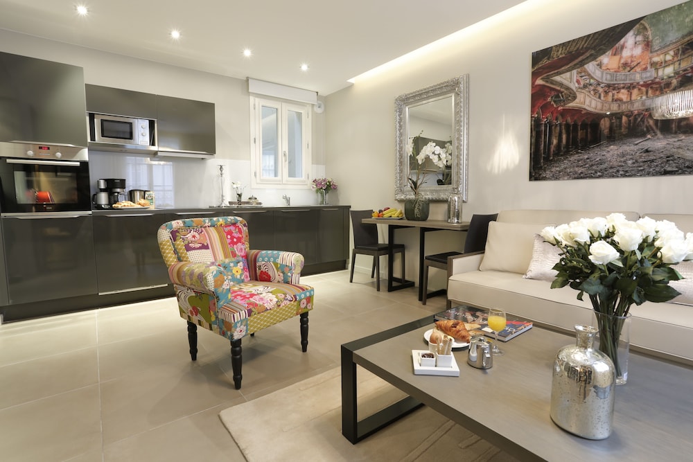 Suite, Annex Building photo 3