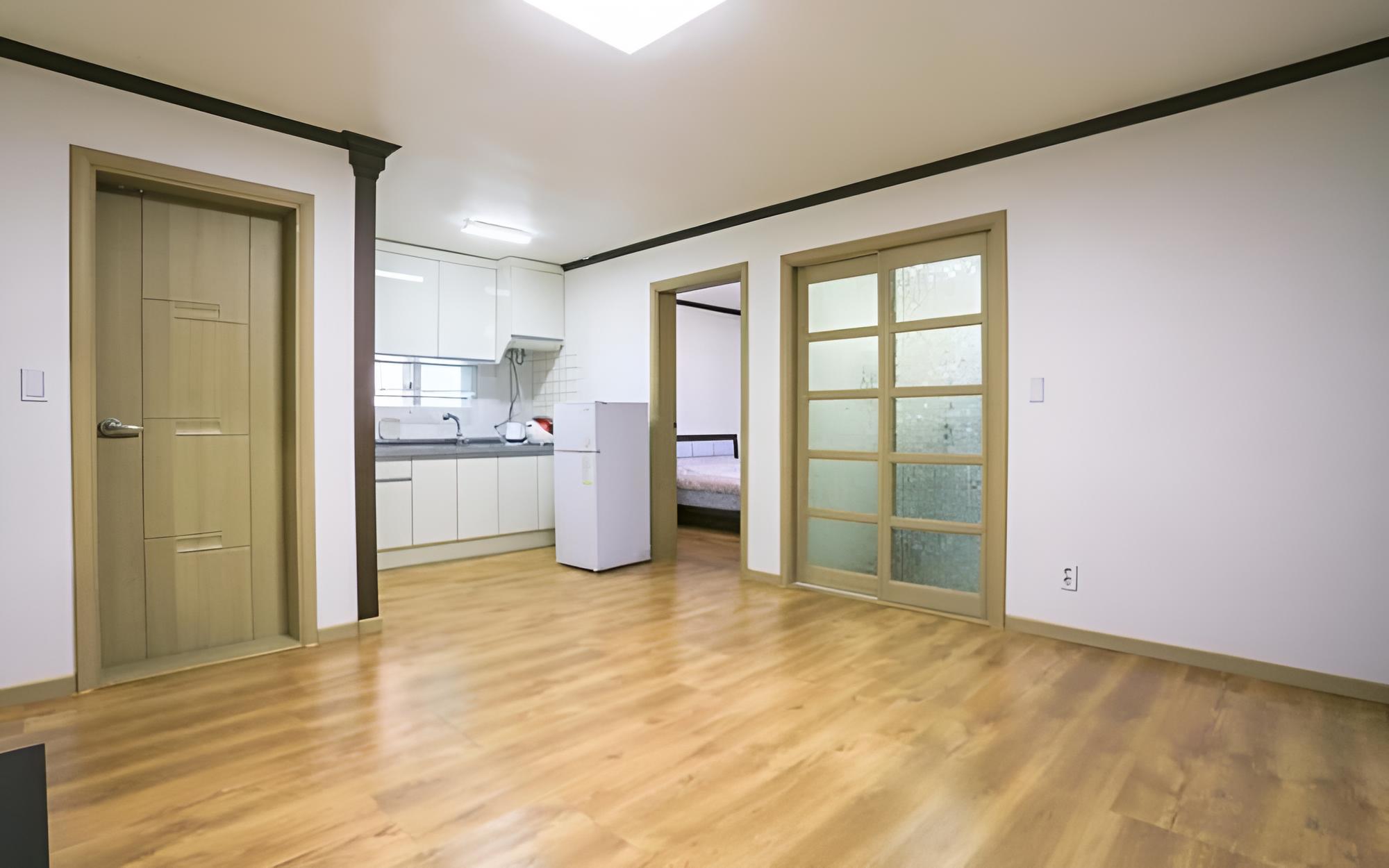 Room (1-3) photo 2