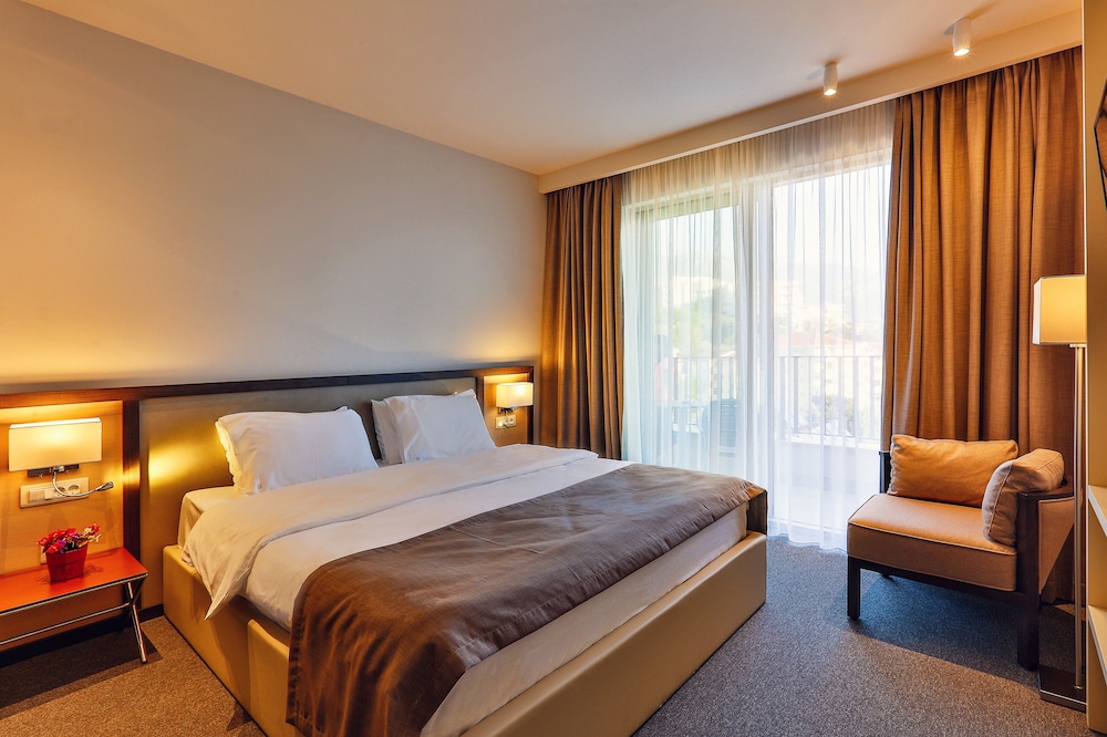Standard Double or Twin Room - Photo 1