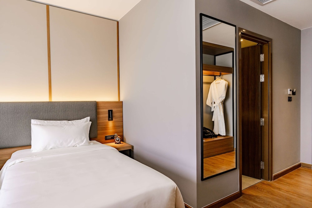 Superior Room, 2 Twin Beds, Non Smoking, City View photo 3