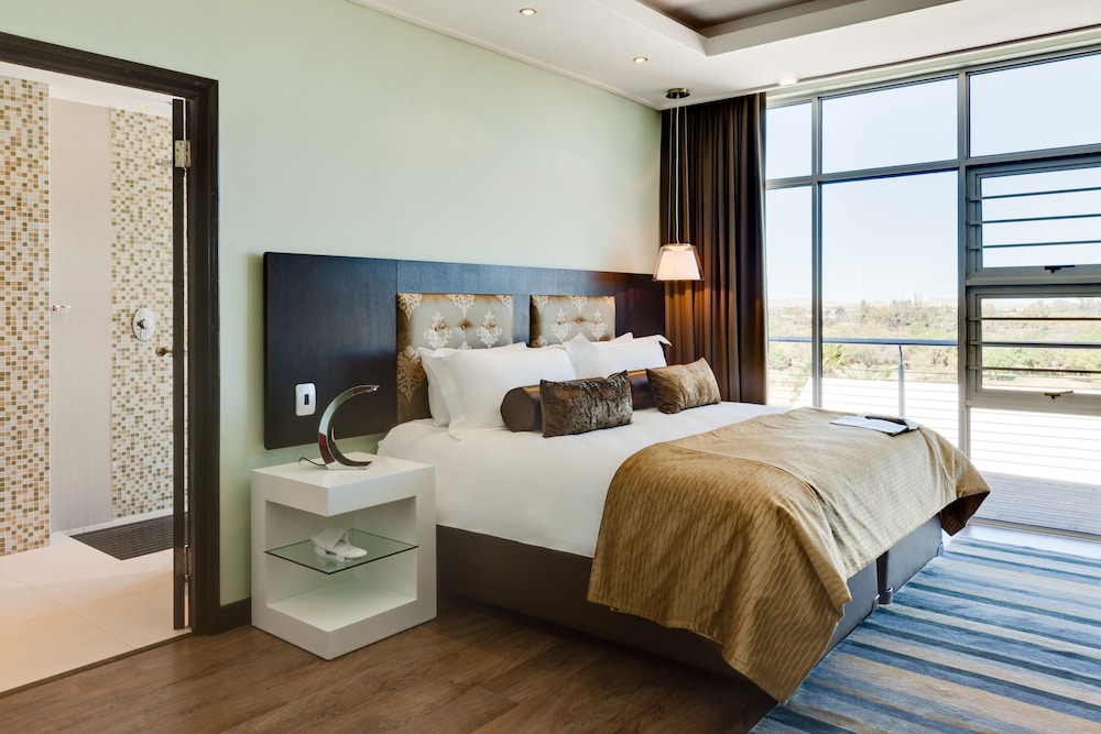 Executive Suite - Photo 3