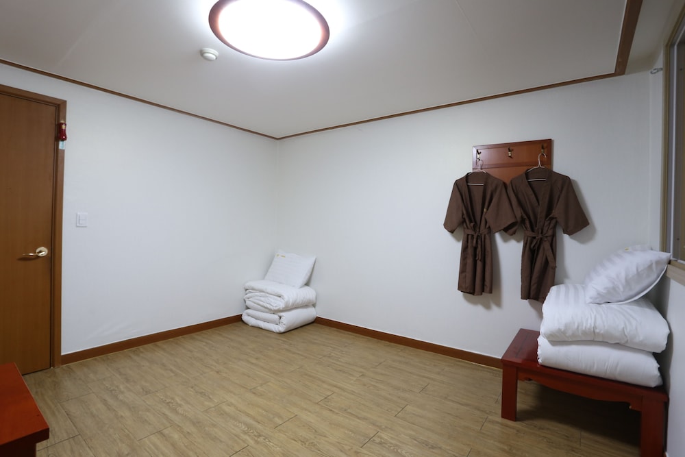 Traditional Room (Ondol) photo 3