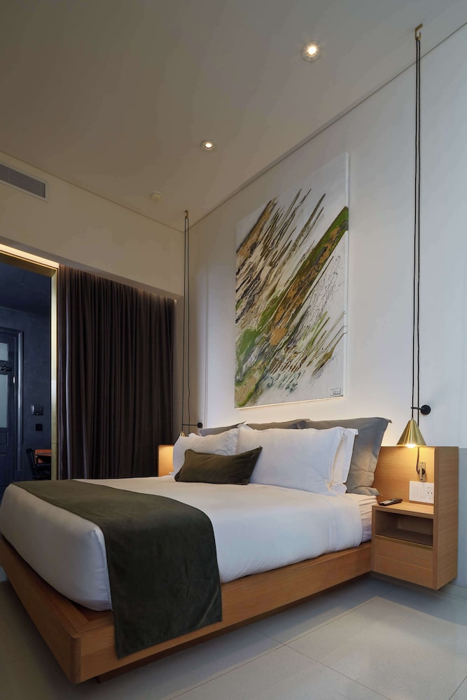 Room, 1 King Bed, Accessible (Roll-In Shower) - Photo 5