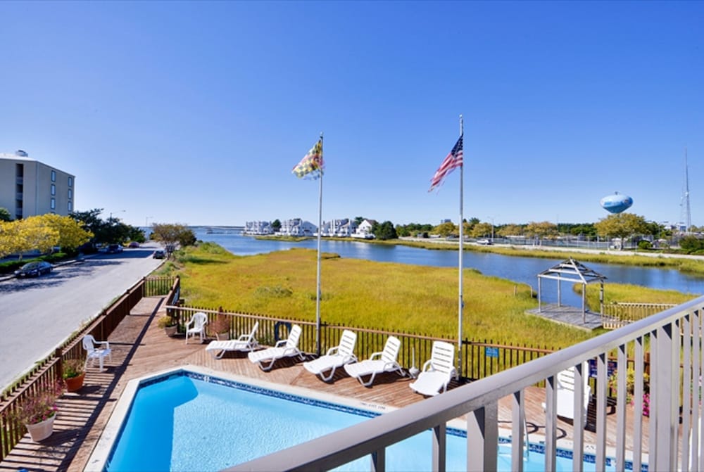 2 Queen Beds, Bay View