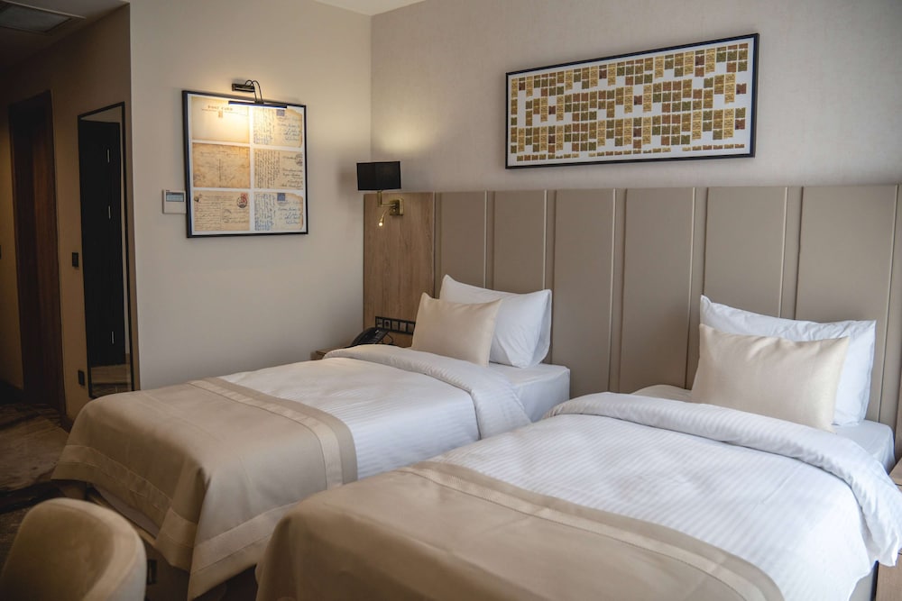 Room, 2 Twin Beds, Balcony, City View