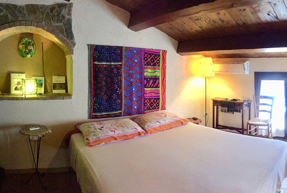 Basic Double Room, Ensuite photo 3