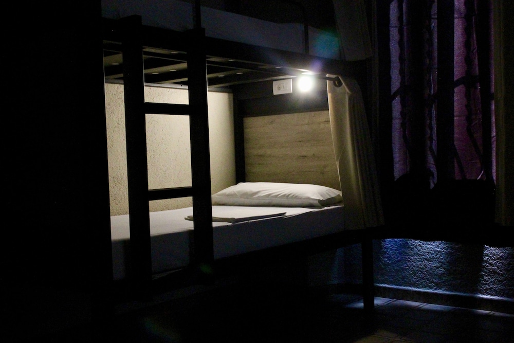 Shared Dormitory, Mixed Dorm, Shared Bathroom (1 Bed In A 16-Bed Dormitory Room) photo 2