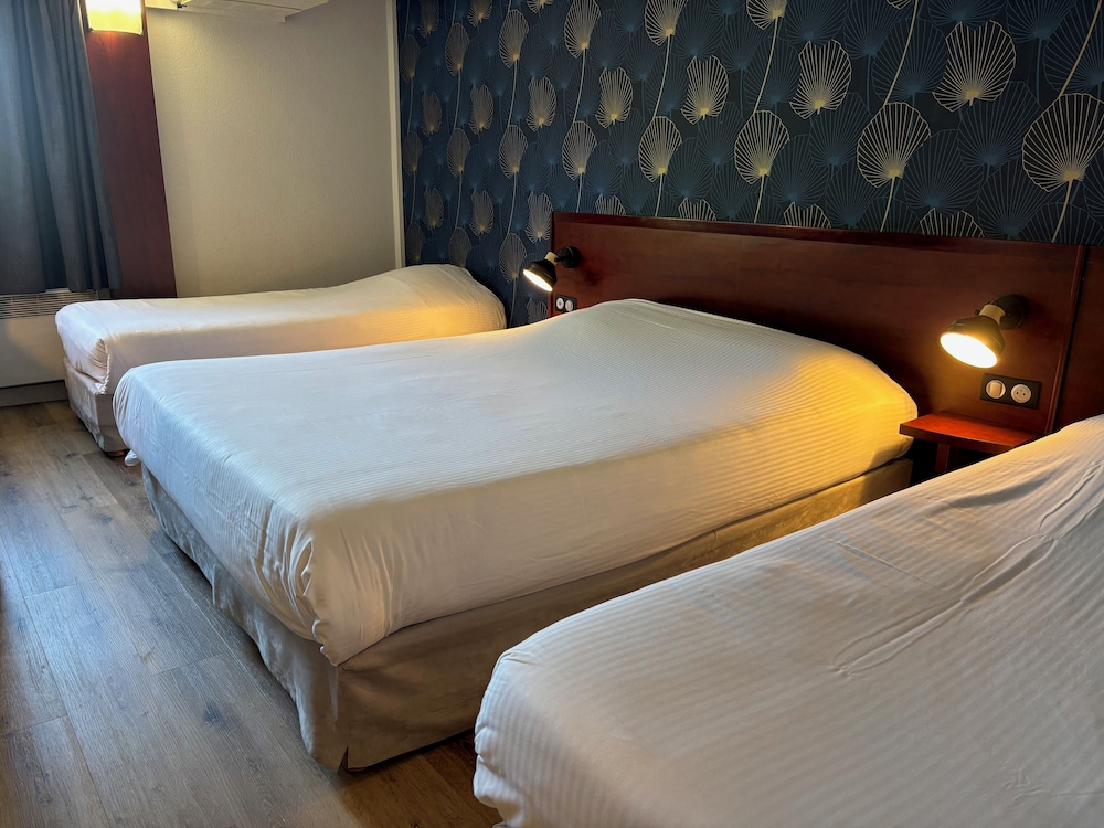 Standard Quadruple Room, Multiple Beds photo 3