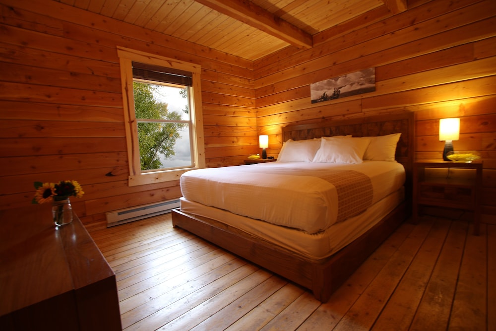 Cabin, Multiple Beds (Small, 3 beds N/S)