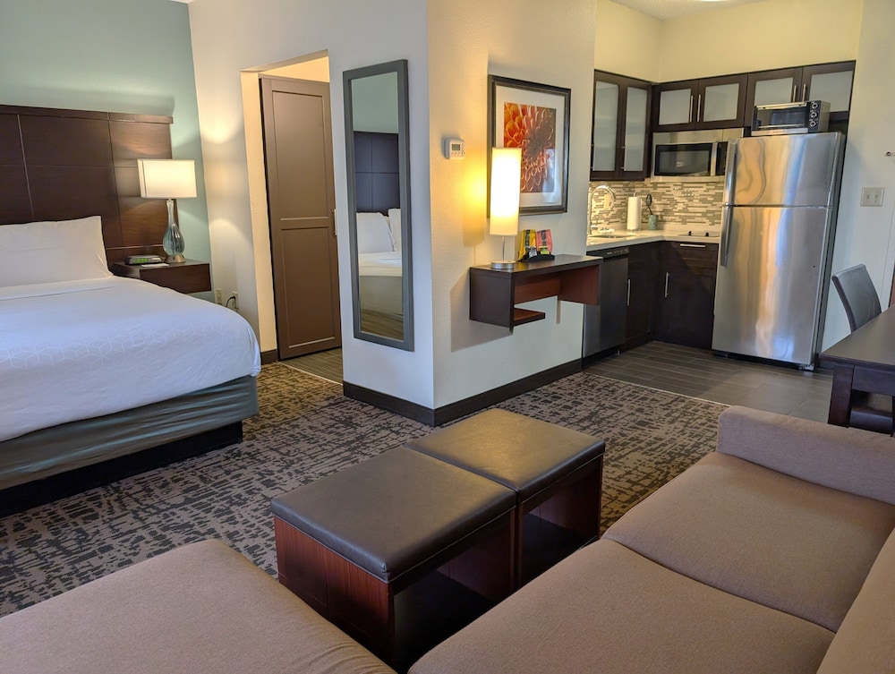 Suite, 1 Bedroom, Accessible Bathtub, Kitchen (Mobility Accessible) - Photo 3