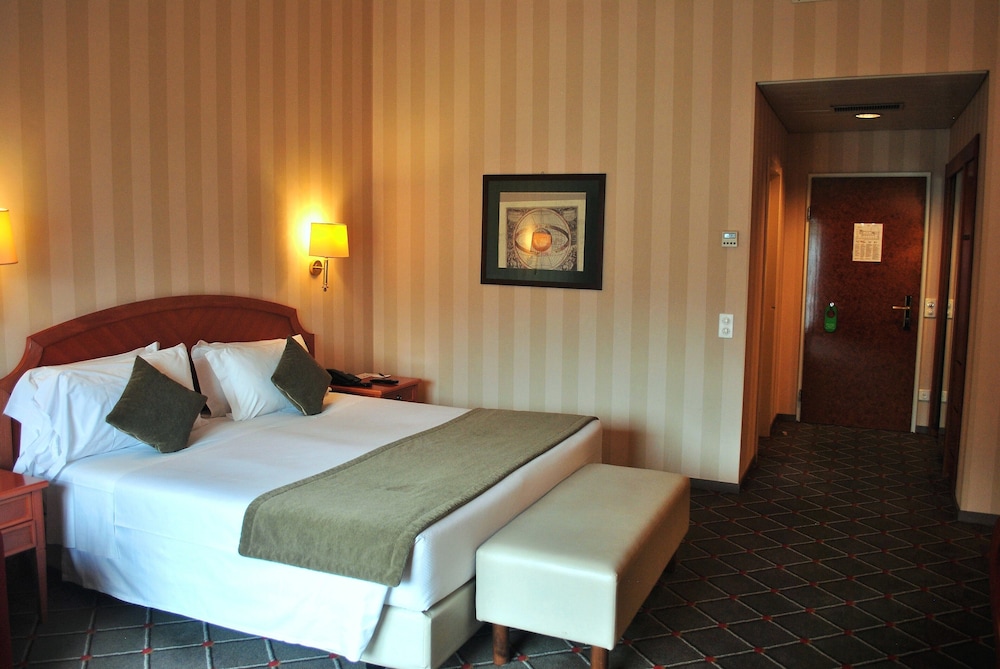Deluxe Double Or Twin Room, 1 Bedroom, Lake View