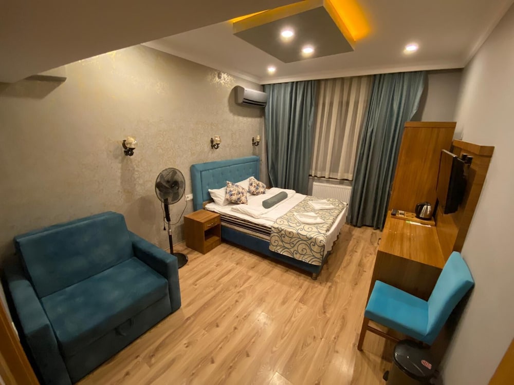 Deluxe Triple Room photo 2