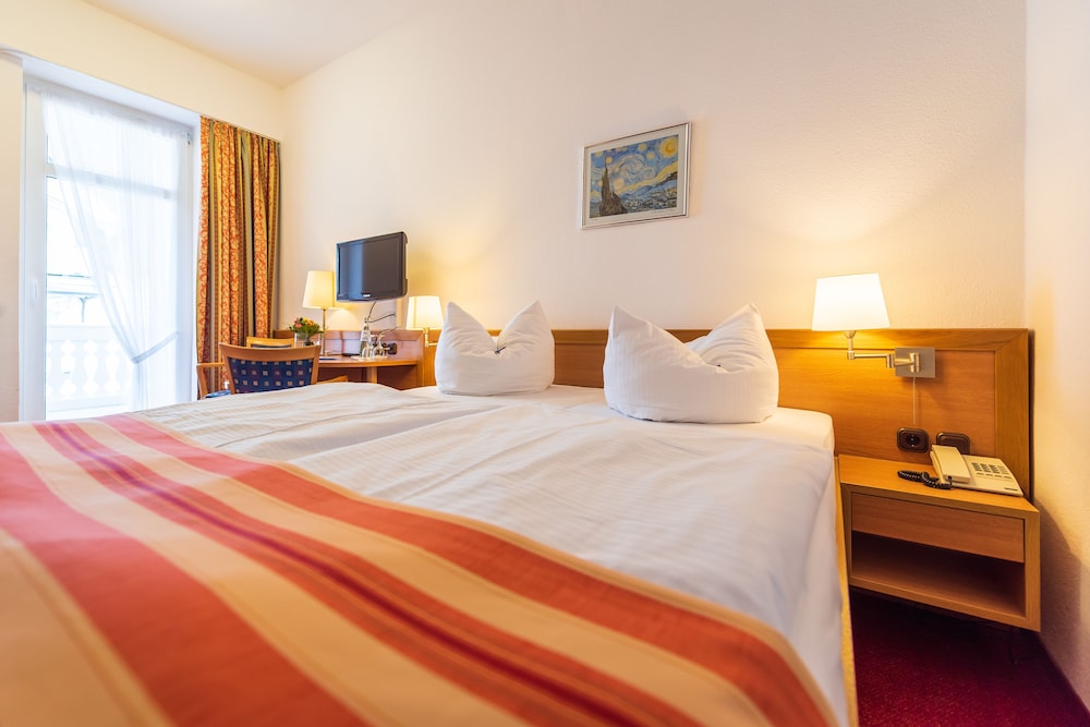 Double Room, Balcony, Partial Sea View photo 1