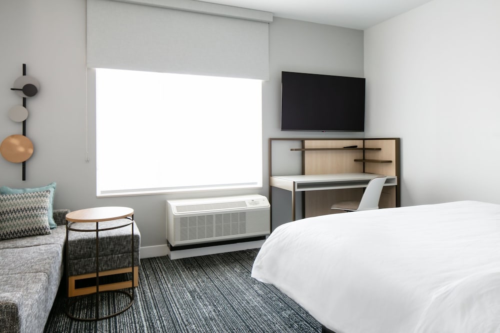 Suite, 1 Bedroom - Photo 4