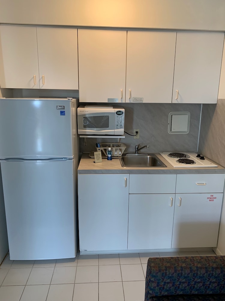 1 Bedroom Efficiency Suite (B)