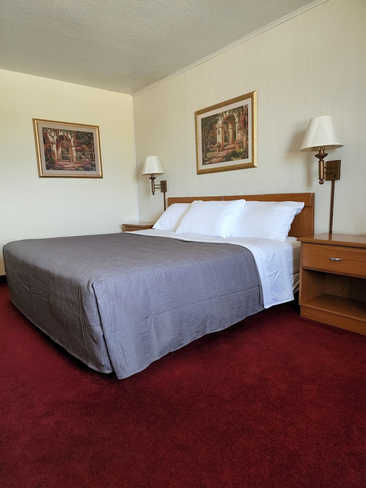 Room, 1 King Bed, Non Smoking - Photo 2