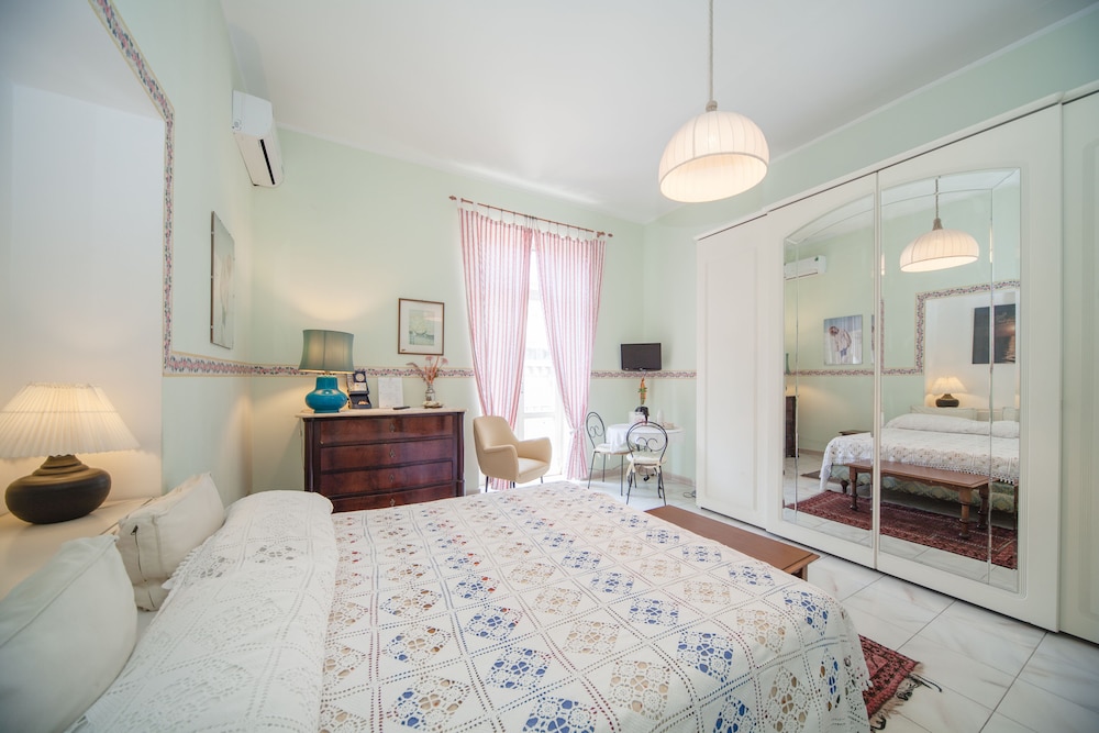 Classic Quadruple Room