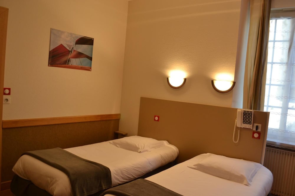 Standard Twin Room - Photo 3