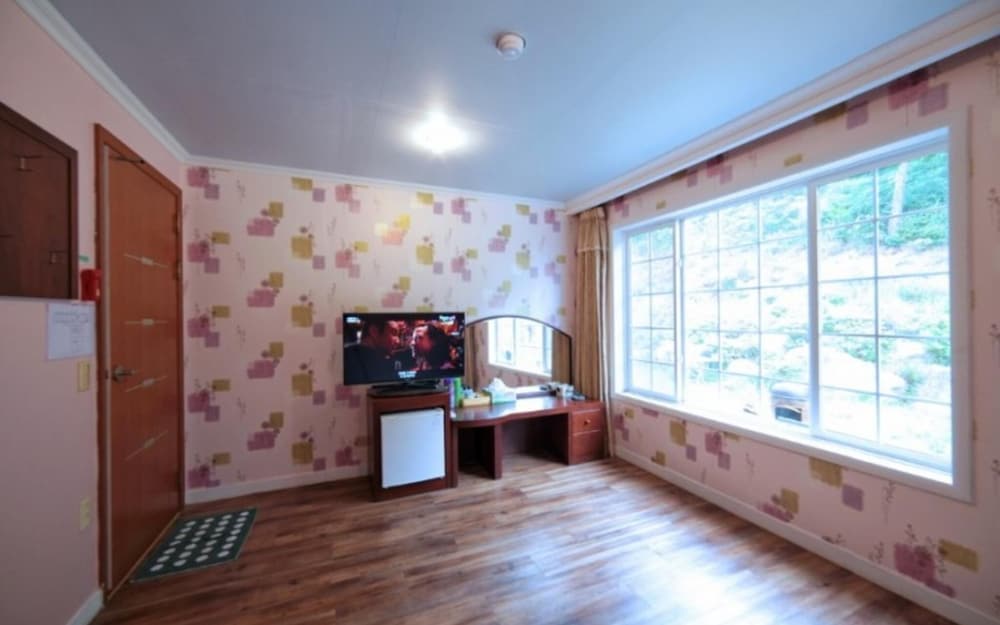 Room (Room 103) photo 3