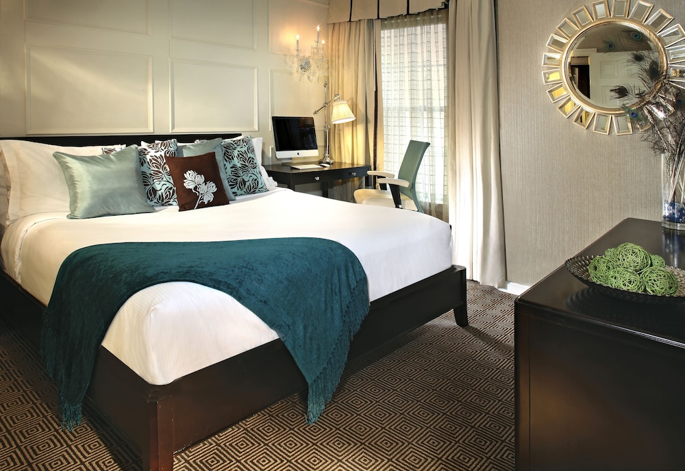 Deluxe Room, 1 King Bed photo 1