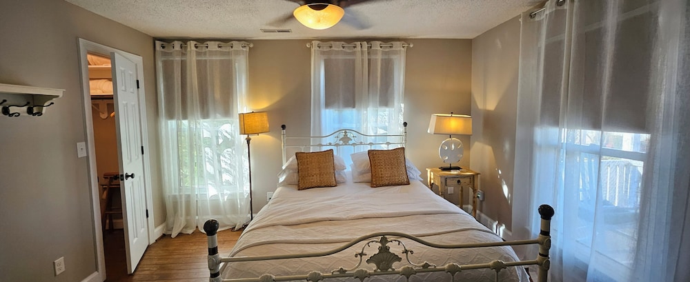 Room, 1 Queen Bed (xxxxx)