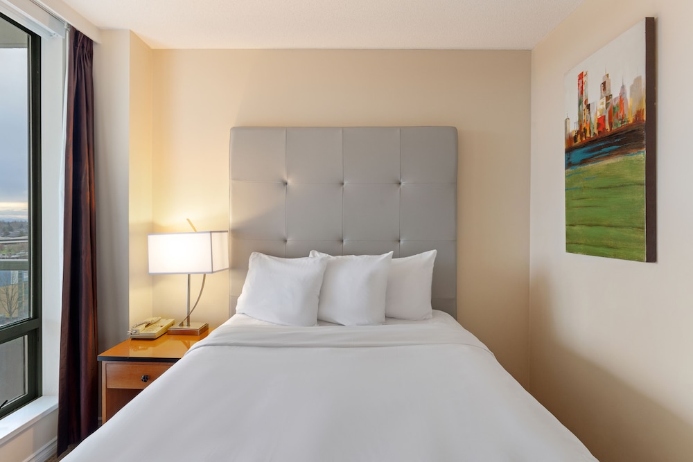 Family Suite with Sofa Bed - Photo 3