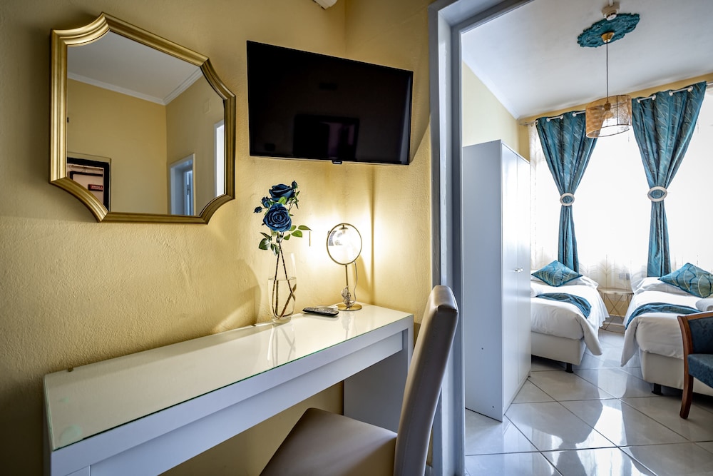 Deluxe Quadruple Room, 1 Bedroom photo 2