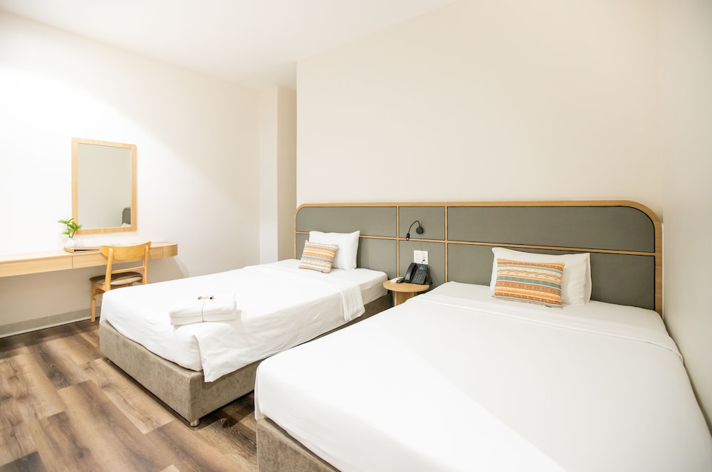 Family Quadruple Room, 2 Queen Beds photo 1