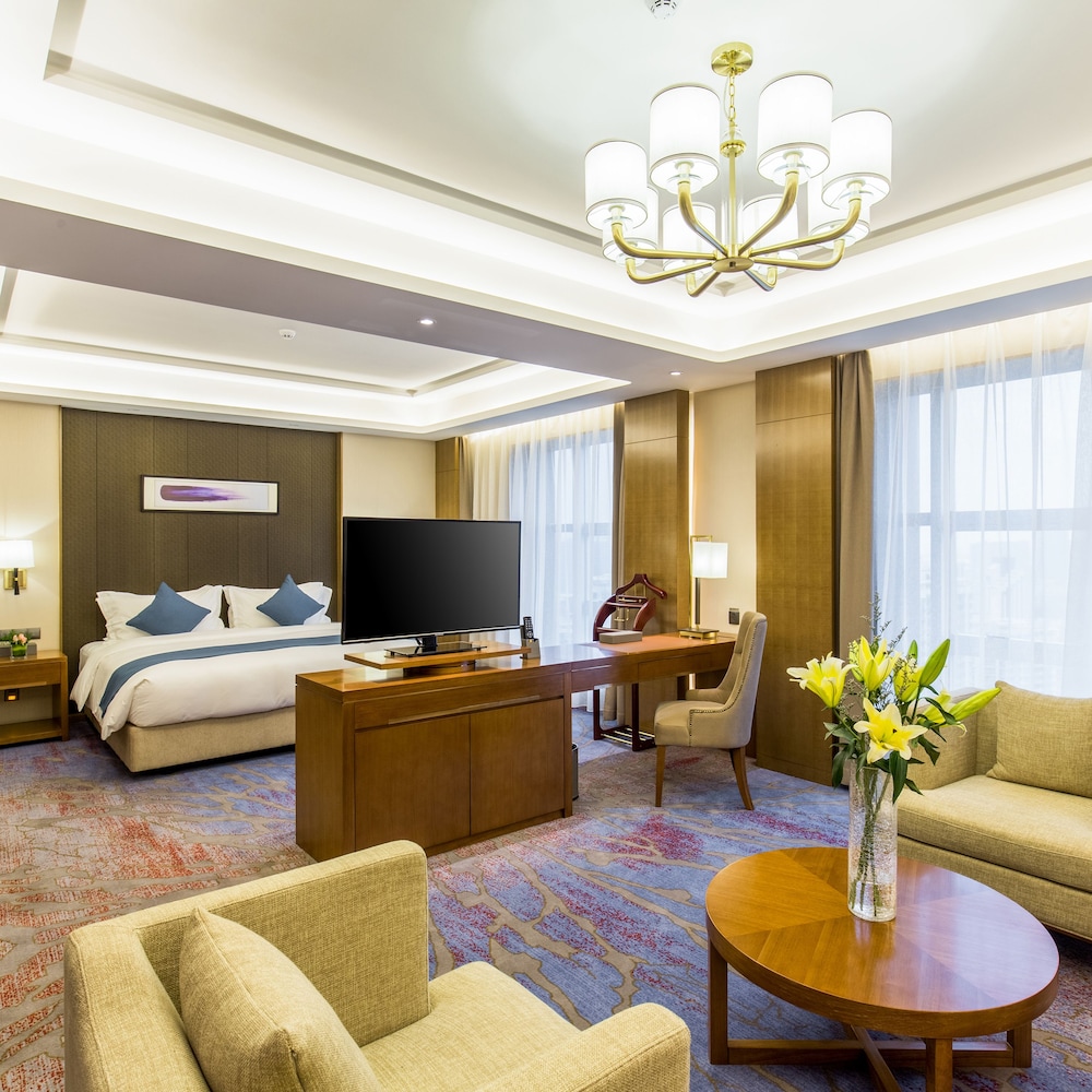 Deluxe Suite King Room photo 1