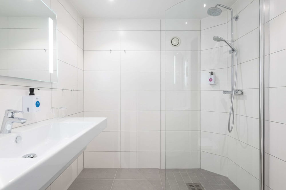 Deluxe Room, Multiple Beds, Non Smoking (2 Single and 1 Person Sofabed) - Photo 6