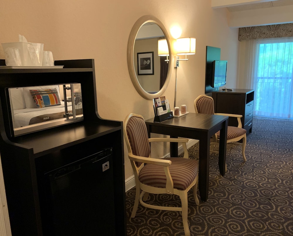 Deluxe Room, 2 Queen Beds photo 3