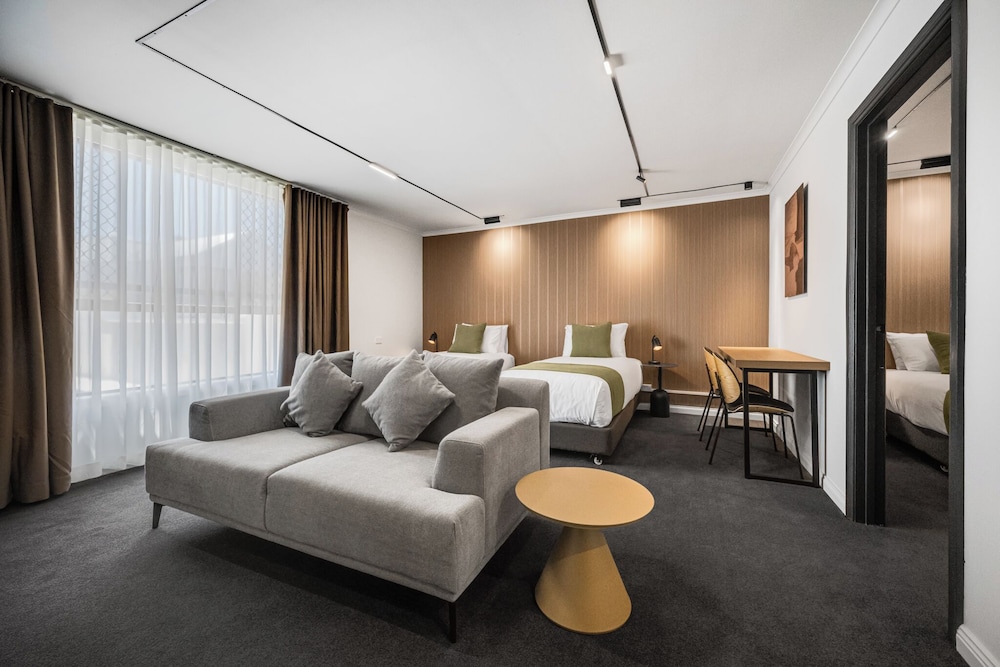 Queen Family Suite photo 2