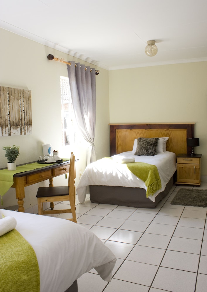 Family Room, Multiple Beds photo 3