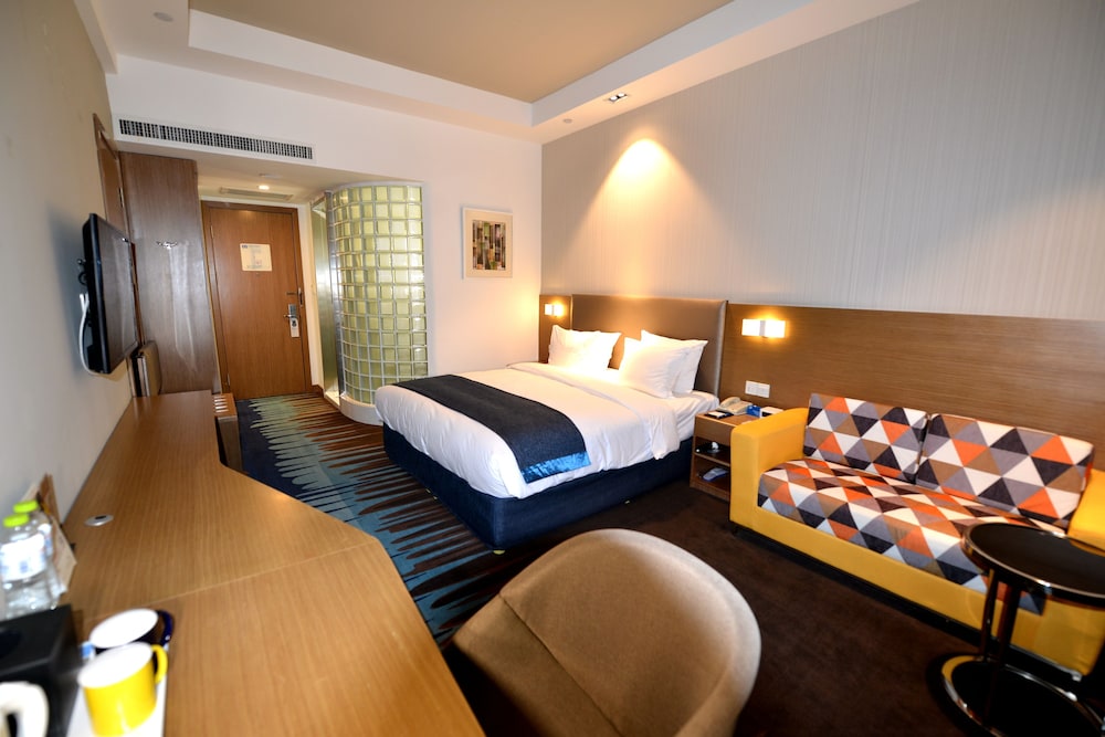 Standard Room, 1 King Bed photo 1