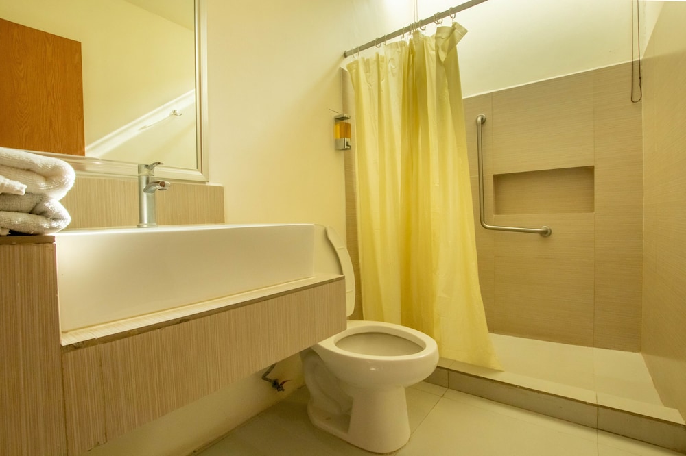 Traditional Double Room, 2 Queen Beds photo 2