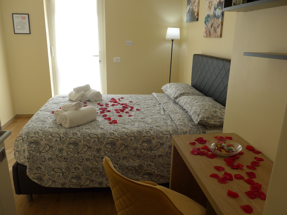 Deluxe Single Room, Pool View