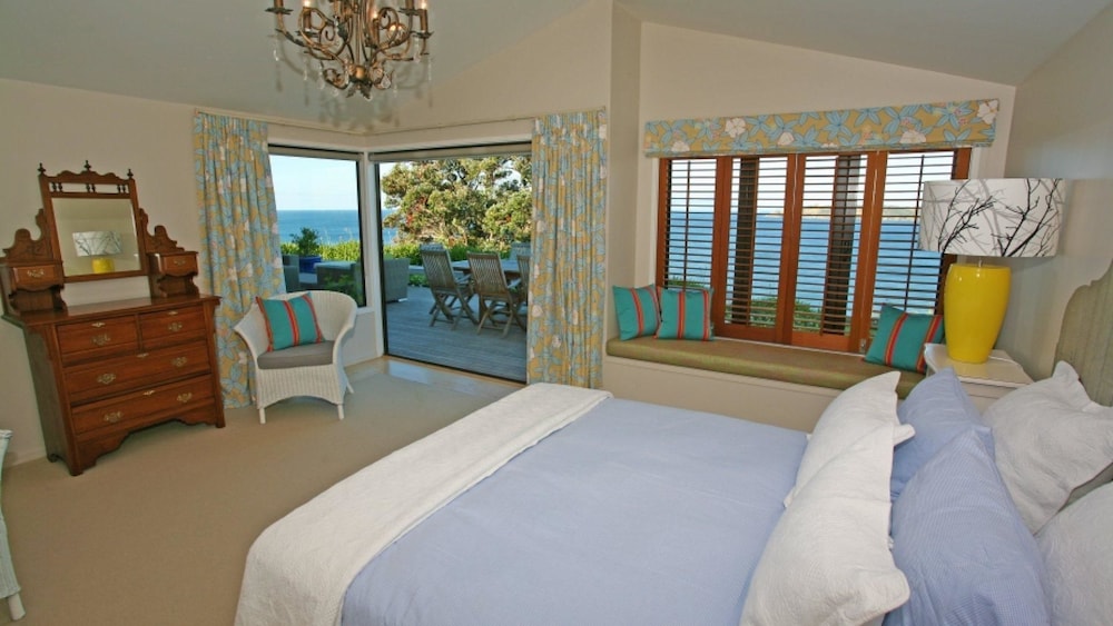 House, Multiple Beds, Sea View (Sea View Waiheke) photo 1