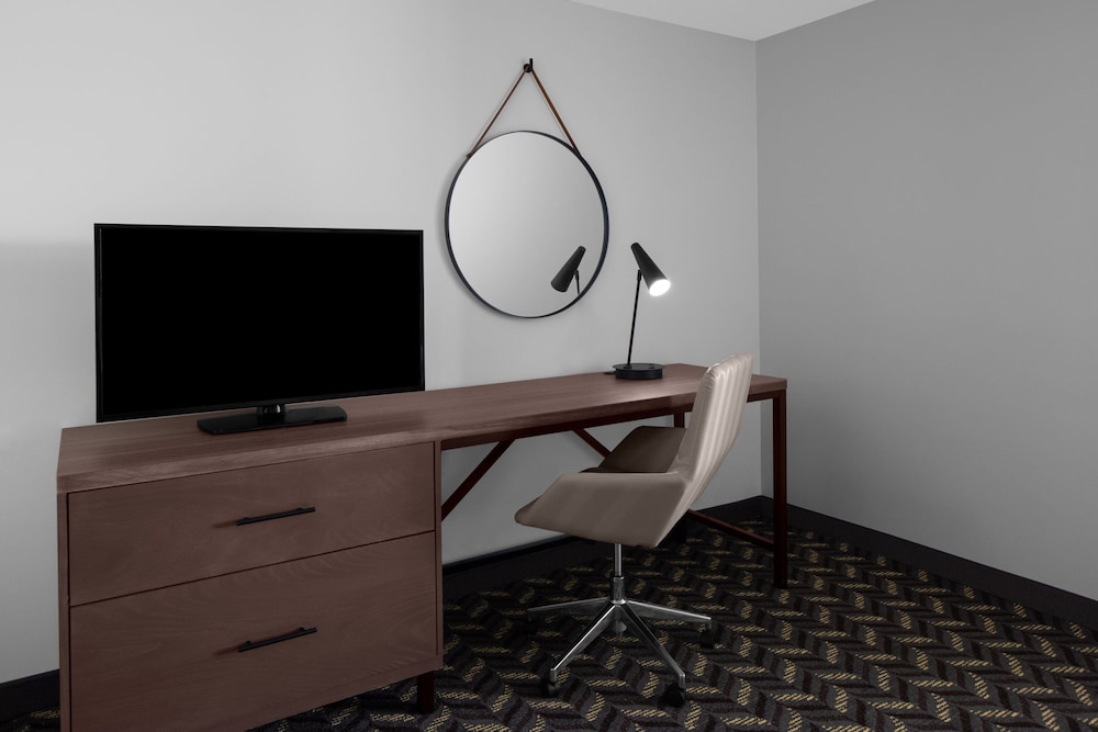 Suite, 1 Bedroom - Photo 3