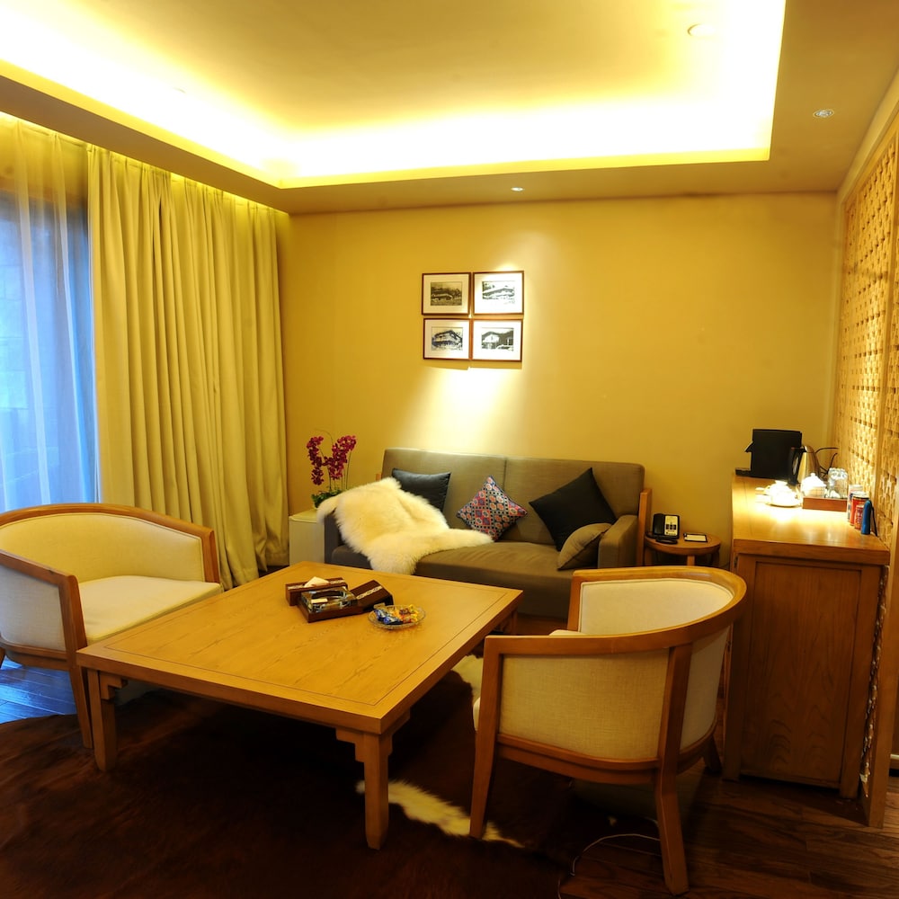 Elite Suite